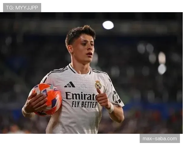 居莱尔更适合边锋还是中场：战术角色与位置适配性分析