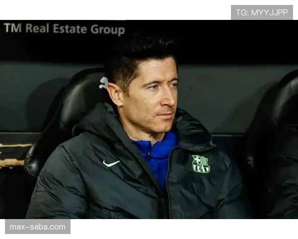 接管对手禁区前插，莱万本赛季射门较上季高效